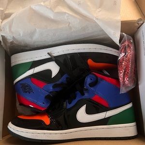 Women Jordan’s Retro 1 mid